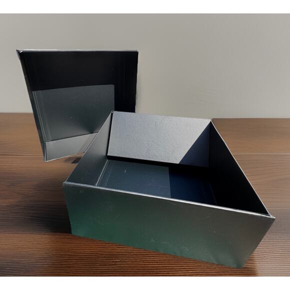 CHANEL Large Gift Box Authentic Black & White 10 3/4 Square 4 3/4 Deep - Picture 5 of 5